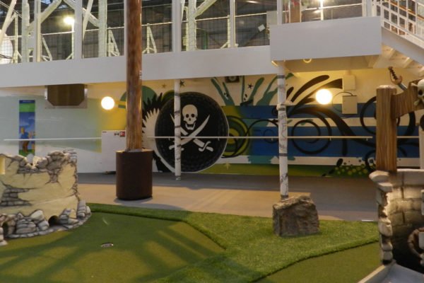 graffiti-en-minigolf-en-crucero Graffiti mural en mini golf de crucero