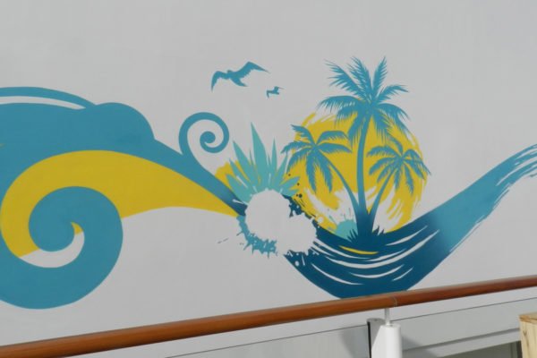 mural-con-palmeras-turquesas-en-barco Mural de palmeras en crucero de Alemania