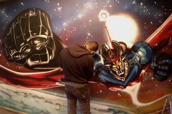 Pintando graffiti de Mazinger Z Pintando un graffiti de Mazinger Z en Madrid