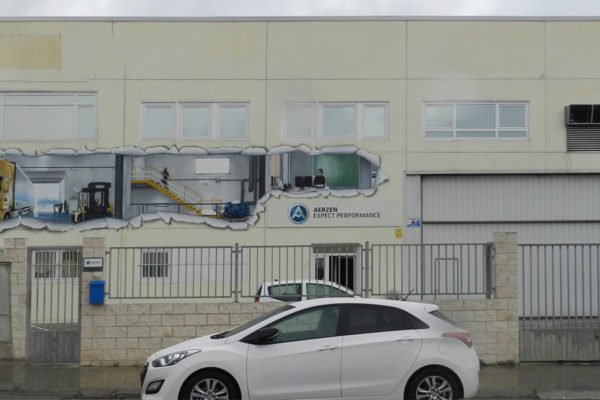 Graffiti en fachada de AERZEN Trampantojo en la fachada de AERZEN
