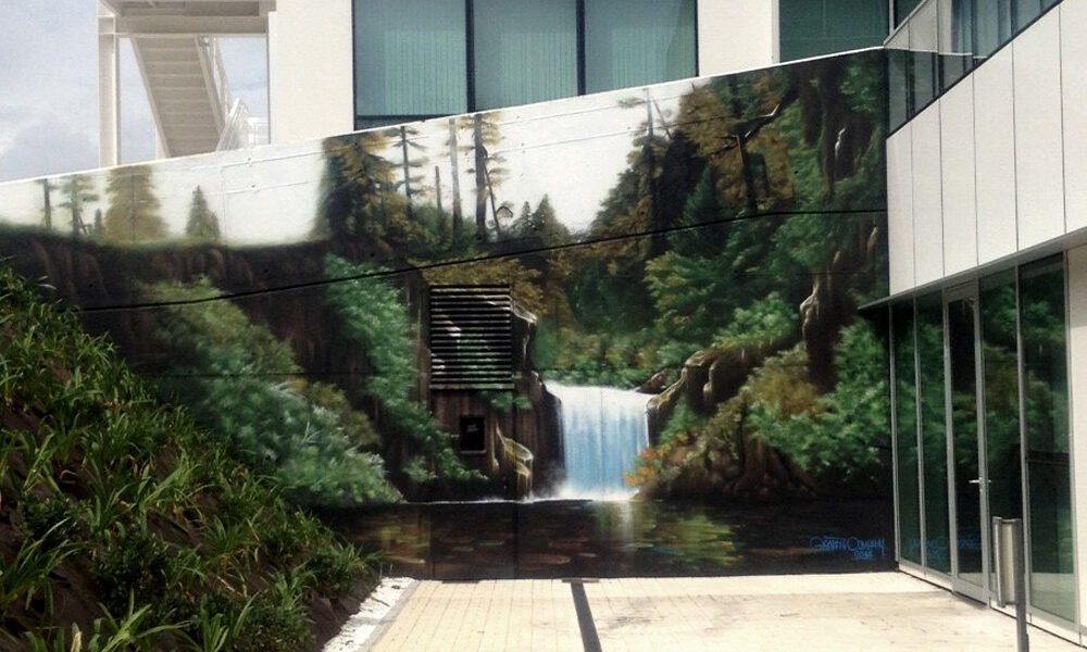 Graffiti de paisaje con cascada Graffiti profesional en Gijón