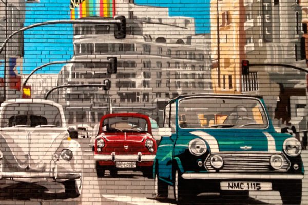 Graffiti profesional en hotel de Madrid 2 Grafitero profesional en Gran Vía