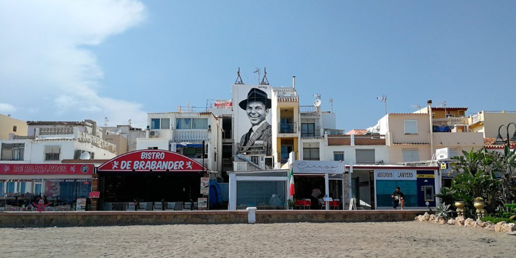 Frank-Sinatra-en-Torremolinos-mural Mural en gran formato homenaje a Frank Sinatra