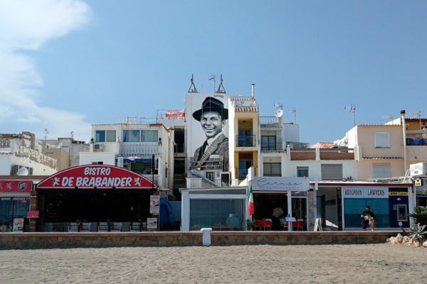 Frank-Sinatra-en-Torremolinos-mural Mural en gran formato homenaje a Frank Sinatra