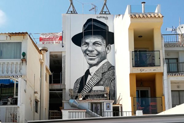 Graffiti-mural-de-Frank-Sinatra-en-Torremolinos Mural de retrato de Frank Sinatra