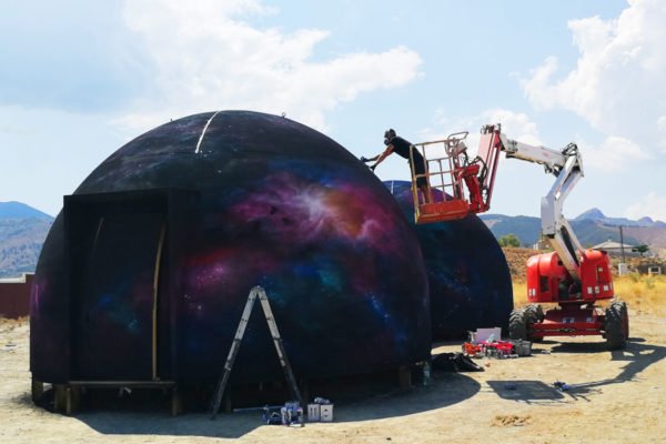 Graffiti-profesional-en-planetario Graffiti del espacio en Almería