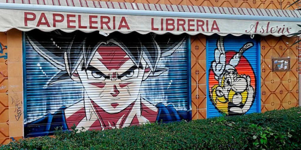 Graffiti-de-Goku-y-Asterix-en-cierre Graffiti de Goku y Asterix en cierre de Madrid.
