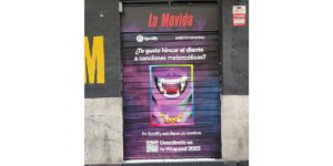 Graffiti en cierre de local para Spotify