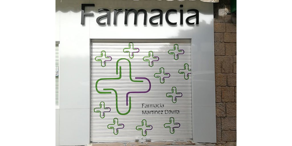 Graffiti-en-persianas-metálicas-de-local-de-farmacia-en-Madrid Graffiti en persianas metálicas de farmacia en Madrid