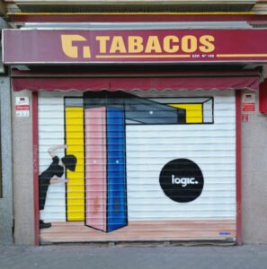 Graffiti en cierre de estanco de Madrid 1