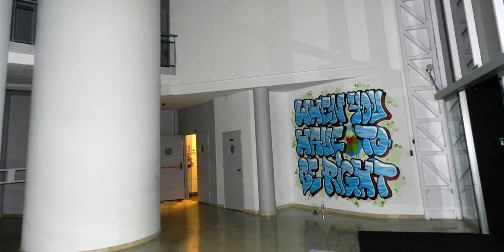 Graffiti-corporativo-en-oficina-de-Madrid Graffiti corporativo en oficina de Madrid
