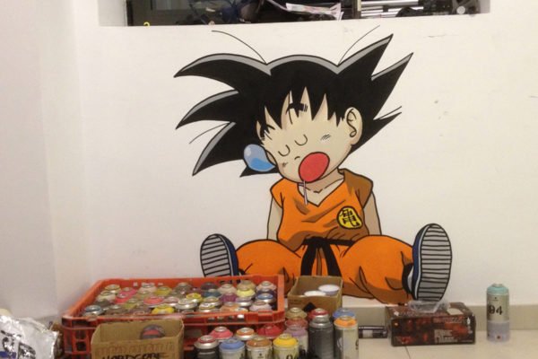 Graffiti-de-Goku-en-oficina-de-Madrid Graffiti Mural de Goku durmiendo en oficina de Madrid
