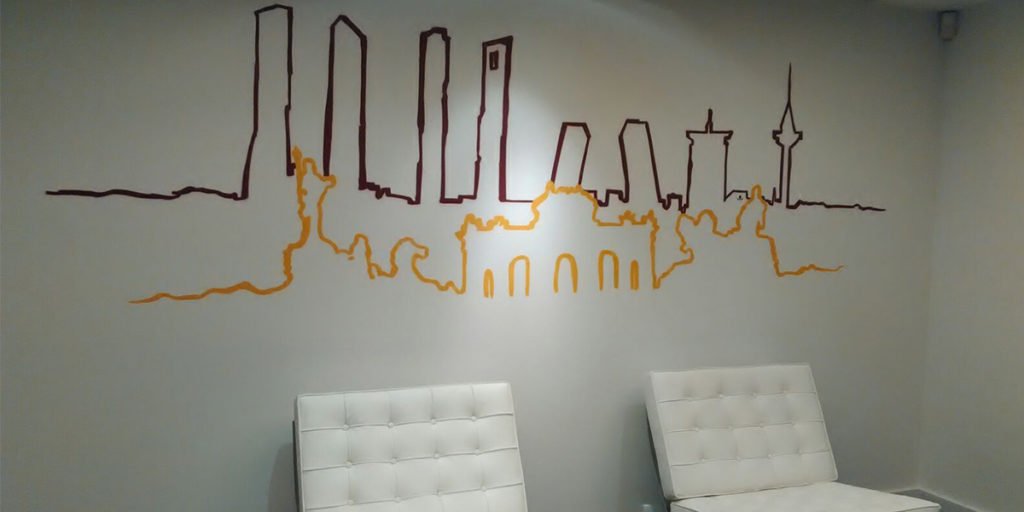 Graffiti de Skyline de Madrid en oficina
