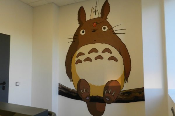 Graffiti-de-Totoro-en-oficina-Madrid Graffiti de Totoro