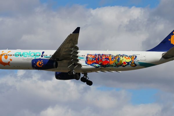 Graffiti-en-avion-1 Graffiti en avión