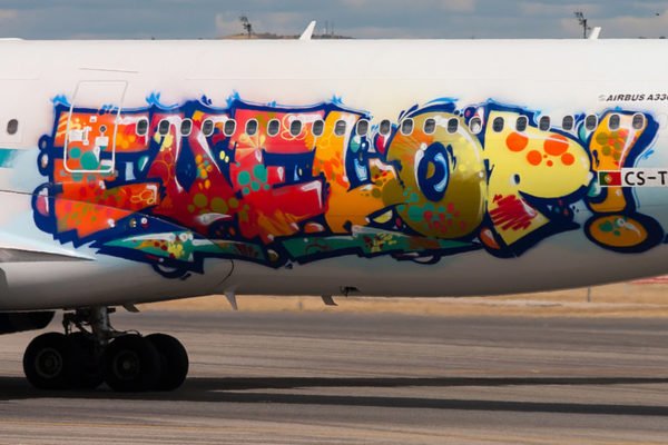 Graffiti-en-avion-11 Increíble graffiti en avión