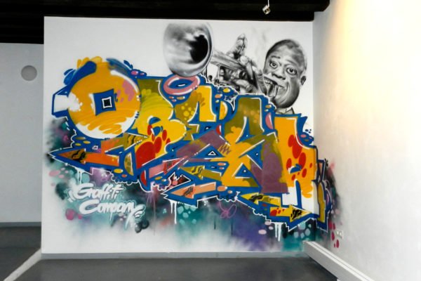 Graffiti-en-exposicion Graffiti de Louis Armstrong en exposición