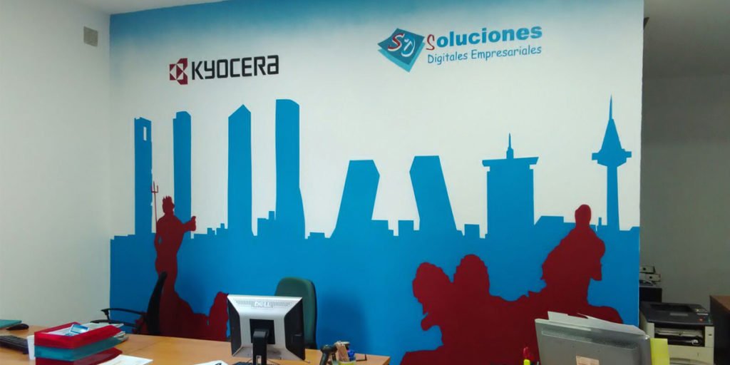 Graffiti del skyline de Madrid en oficina