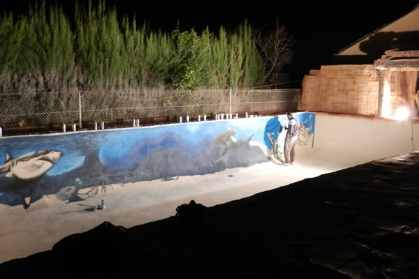 Graffiti-en-piscina-3 Pintando mural en piscina