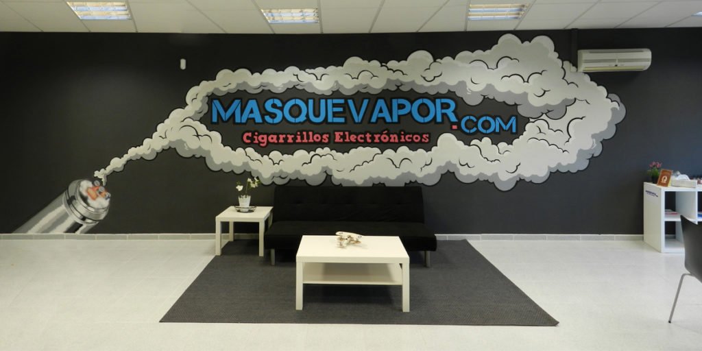 Graffiti-profesional-en-sala-espera-oficina Graffiti profesional en sala de espera de oficina de Madrid