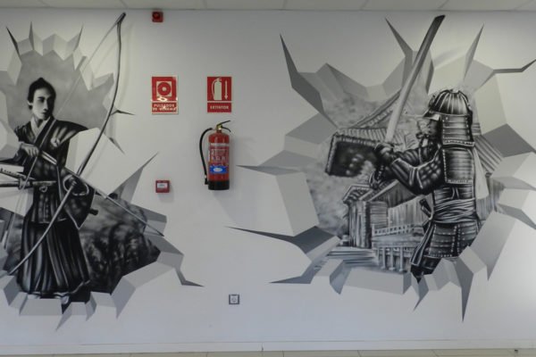Mural-de-samurais-en-oficina-Kyocera Mural con samuráis en interior de oficina