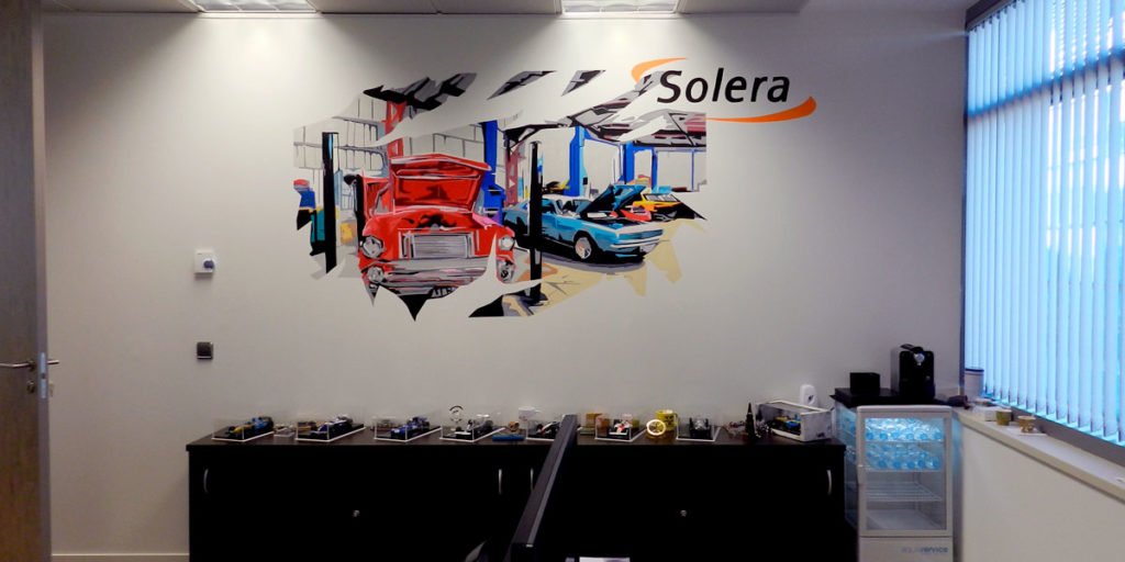 Mural-en-oficina-de-seguros-de-coches Mural de coches en despacho de oficina de Madrid