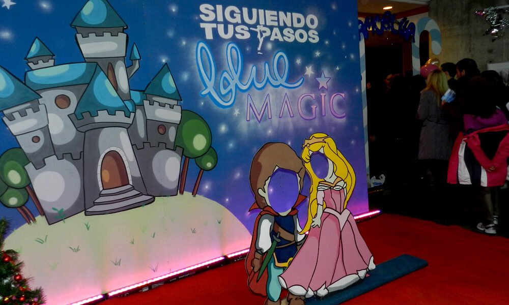 Photocall-de-grafiti-en-evento-Navidad Photocall-de-grafiti-en-evento-Navidad