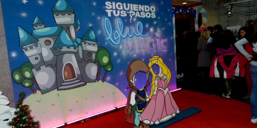 Photocall-de-grafiti-en-evento-Navidad