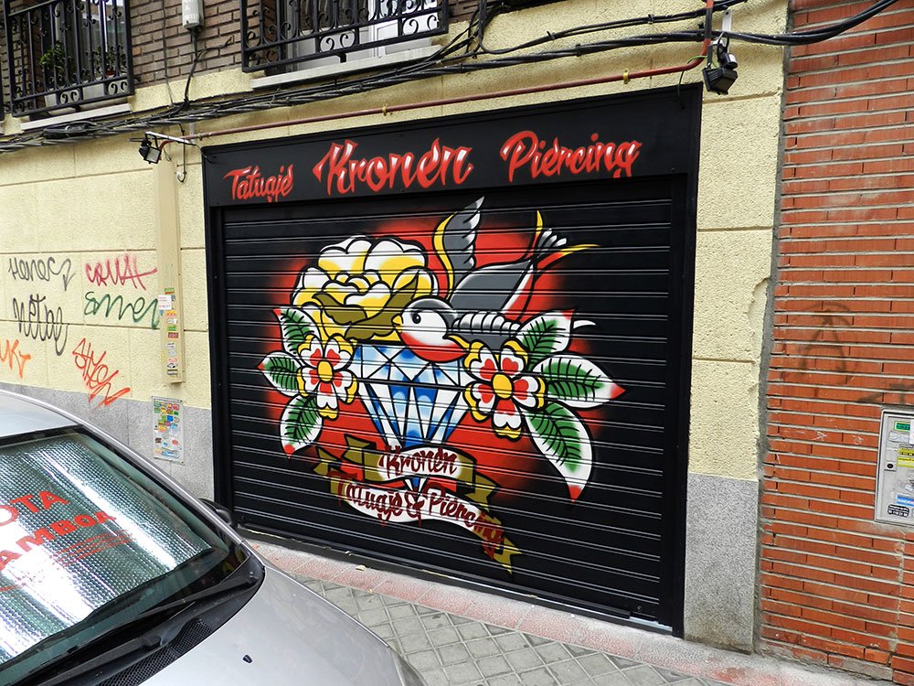graffiti-cierre-metalico-tatuador