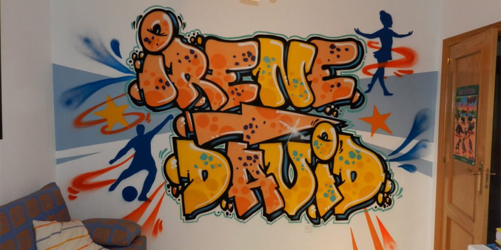 Graffiti con nombres en habitación de Madrid