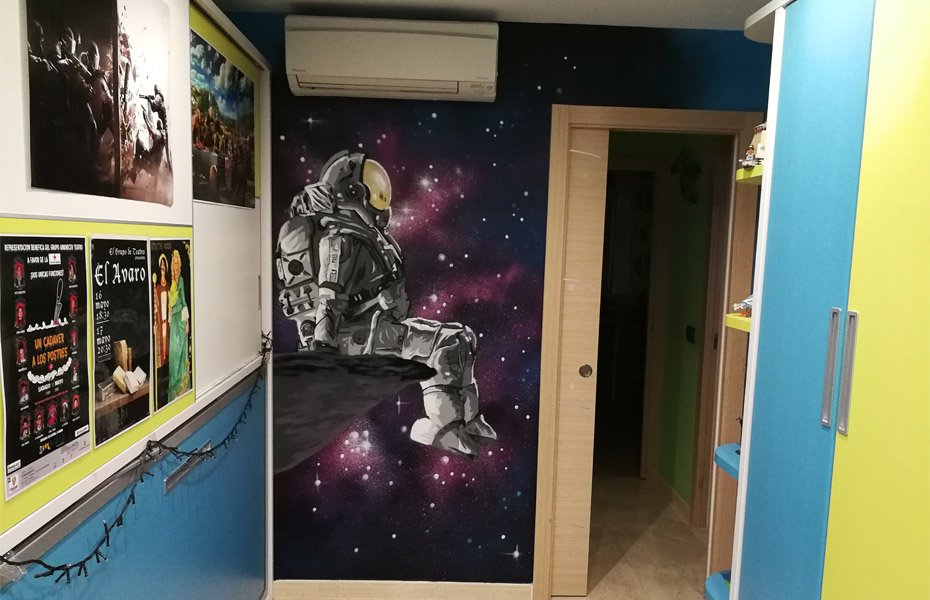 graffiti-de-astronauta-en-habitacion-de-madrid Graffiti de astronauta en habitación de Madrid