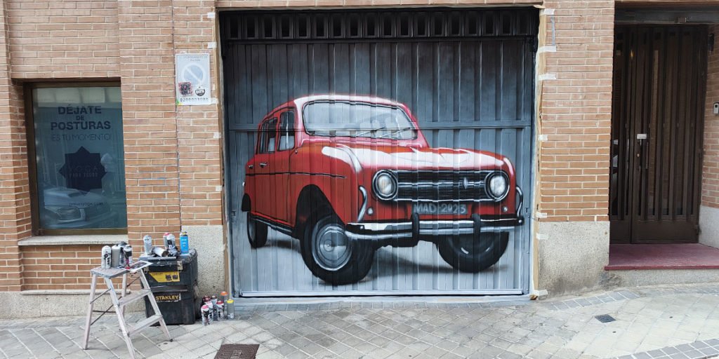 graffiti-de-coche-600-en-puerta-de-garaje Graffiti de coche rojo en puerta de garaje cerca de Atocha