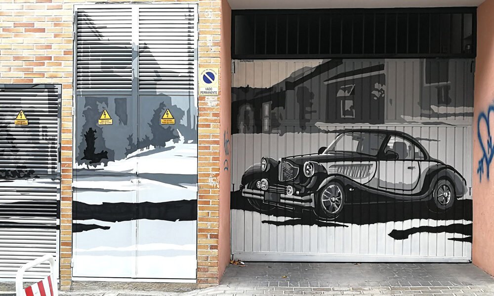 graffiti-de-coche-clasico-en-puerta-de-garaje-de-madrid Graffiti de coche clásico en puerta de garaje