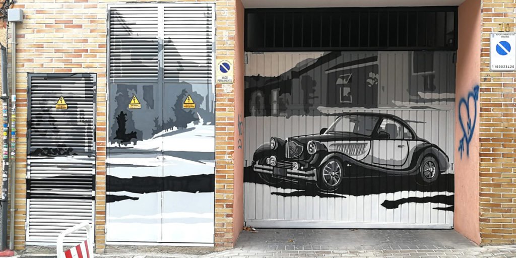 graffiti-de-coche-clasico-en-puerta-de-garaje-de-madrid Graffiti de coche clásico en puerta de garaje