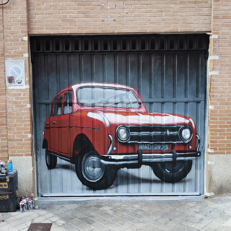 Graffiti de coche en puertas de garaje