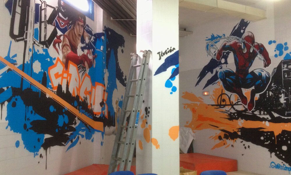 graffiti-de-elektra-y-spiderman-en-gimnasio Graffiti de Elektra y Spiderman en gym
