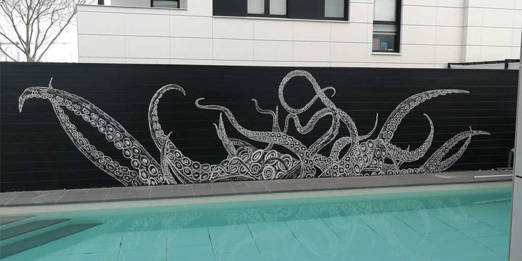 graffiti-de-kraken-en-patio-piscina Graffiti de kraken en patio de Las Rozas