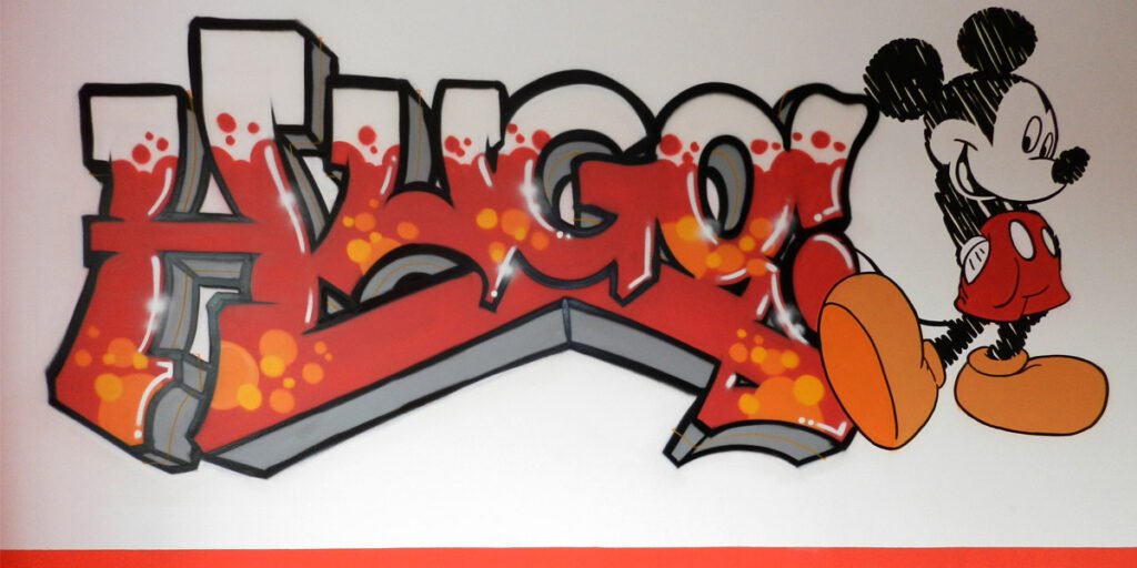 Graffiti de nombre en habitación de Madrid
