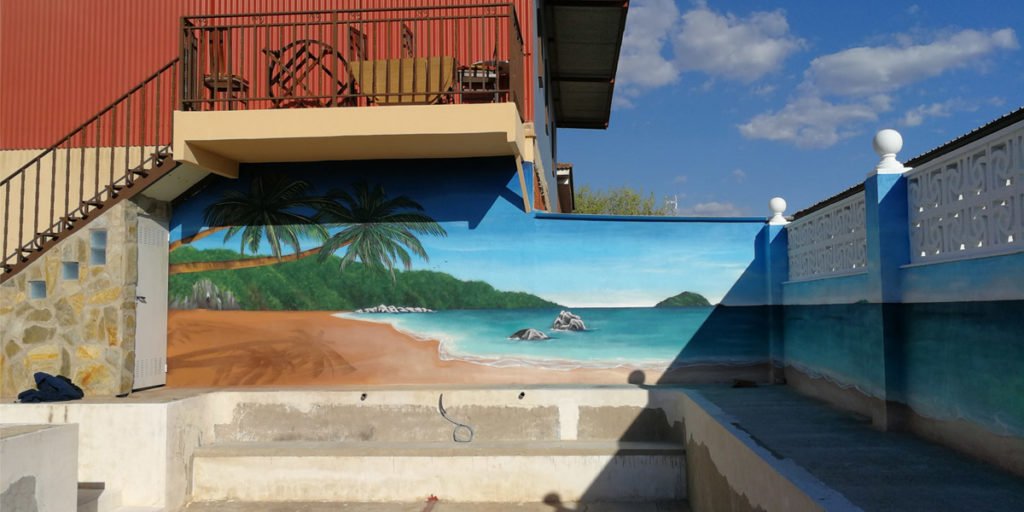 graffiti-de-paisaje-de-playa-en-piscina Graffiti de paisaje de playa en patio con piscina