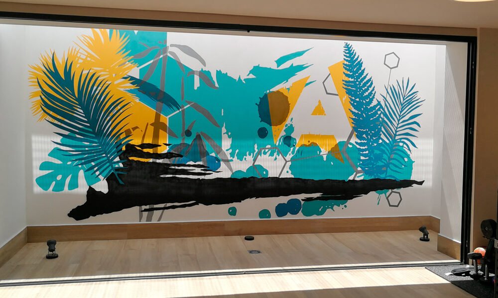 Graffiti decorativo en interior de casa
