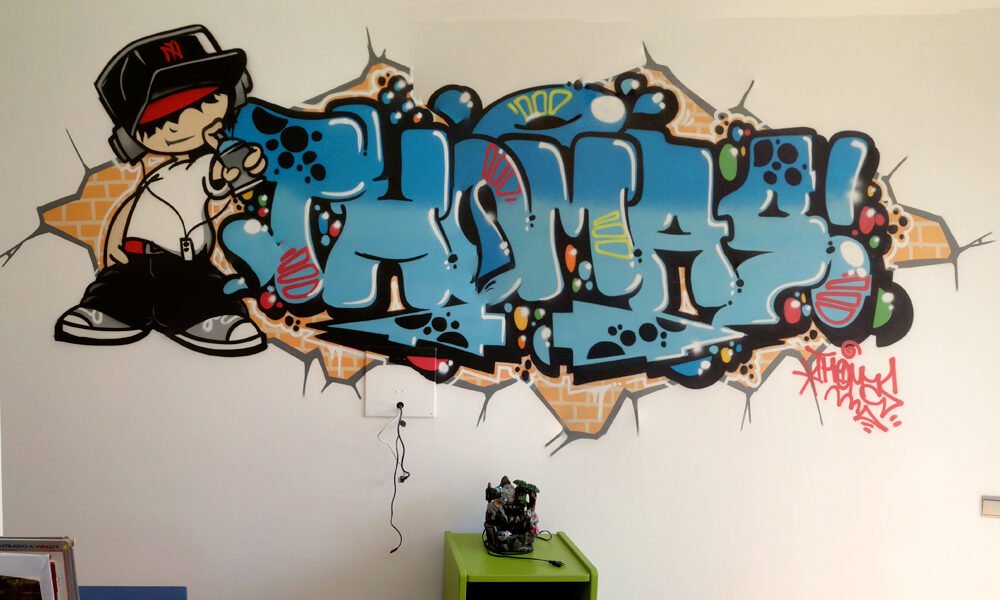 graffiti-en-habitacion-con-nombre-de-thomas Graffiti en habitación con nombre de Thomas