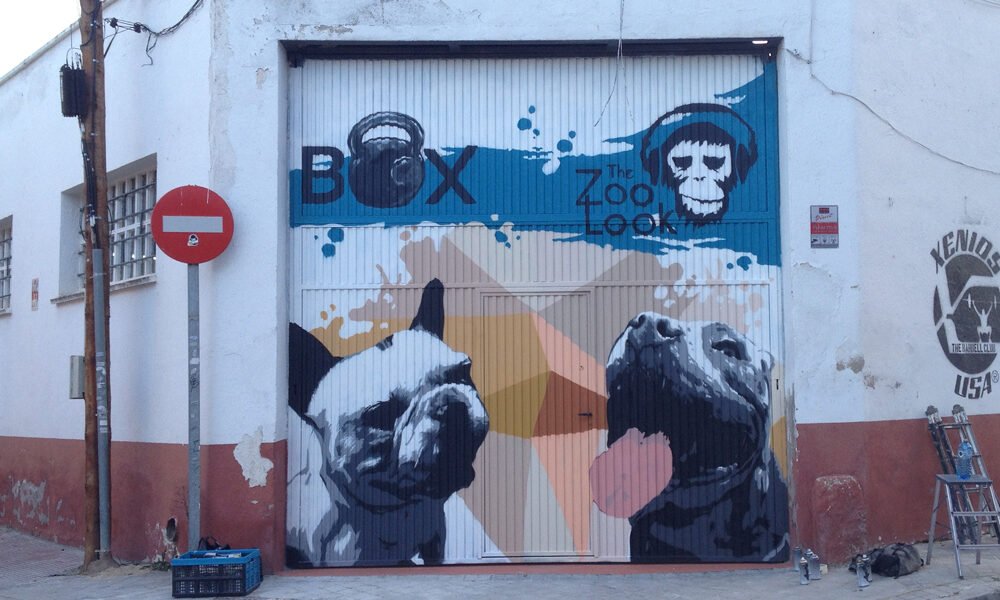 graffiti-en-puerta-de-box-de-crossFit-en-madrid Graffiti en puerta de Box de Crossfit en Madrid