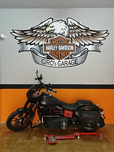 graffiti-harley-davidson-en-garaje Graffiti Harley Davidson en garaje