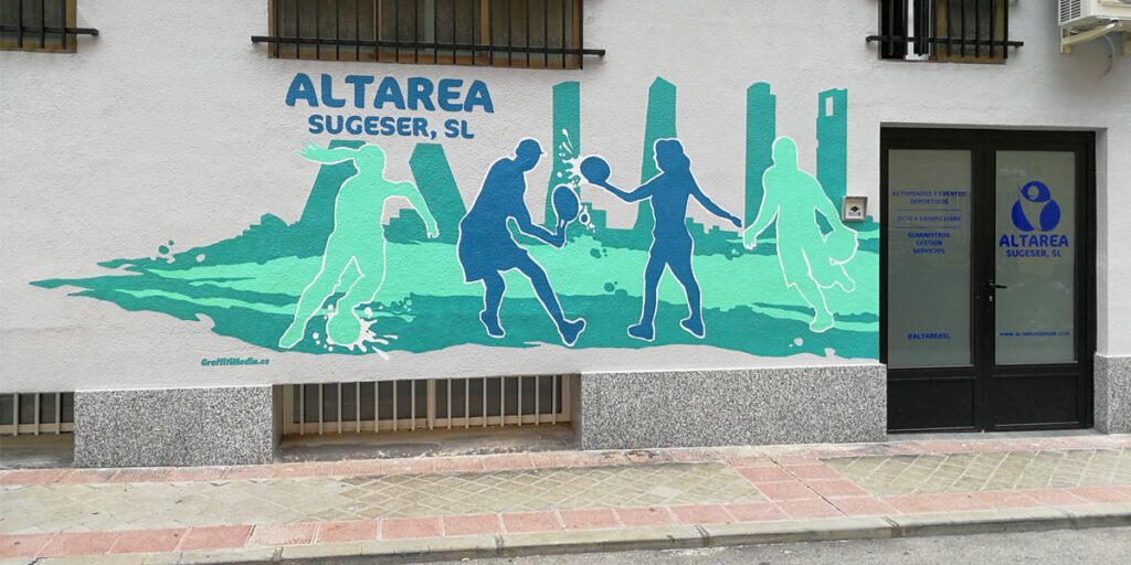 Graffiti mural de pádel en fachada de Madrid