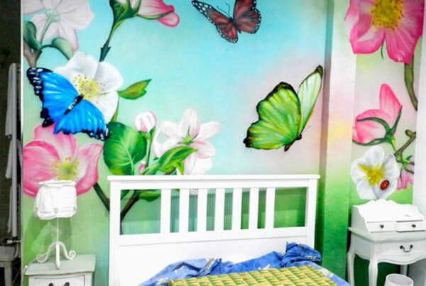 Graffiti mural de mariposas en interior