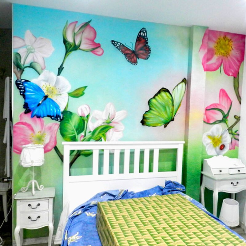 Graffiti mural de mariposas en interior