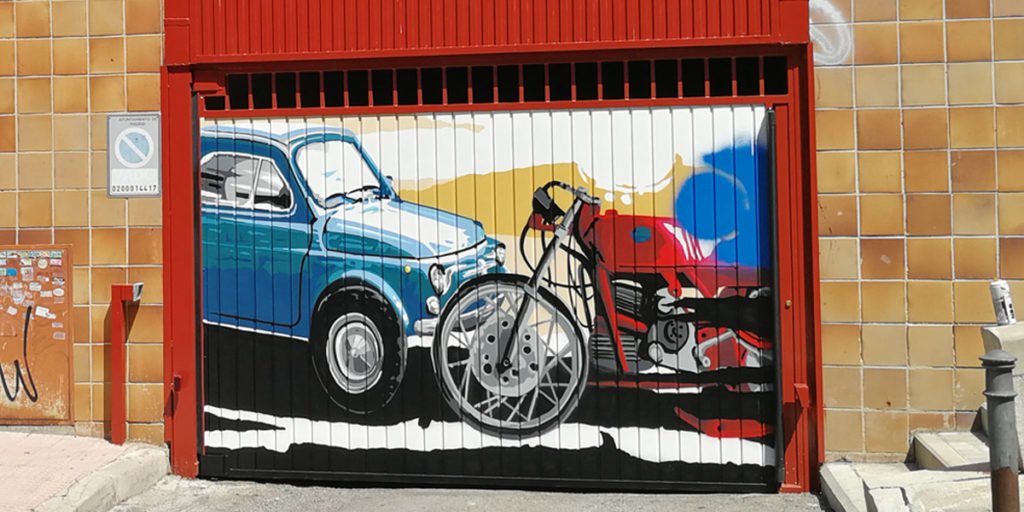 grafiti-de-coche-y-moto-en-puerta-de-garaje Graffiti de coche y moto en puerta de garaje