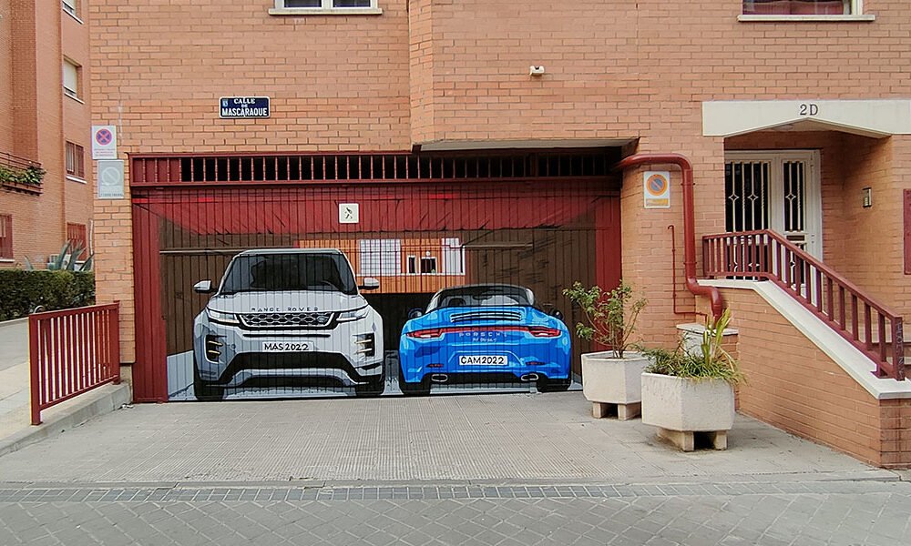 increible-graffiti-de-coches-en-puerta-de-garaje Precioso graffiti de coches en puerta de garaje