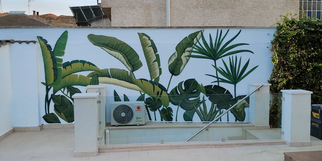 mural-con-plantas-en-patio-de-madrid Mural pintado con plantas en patio de Madrid