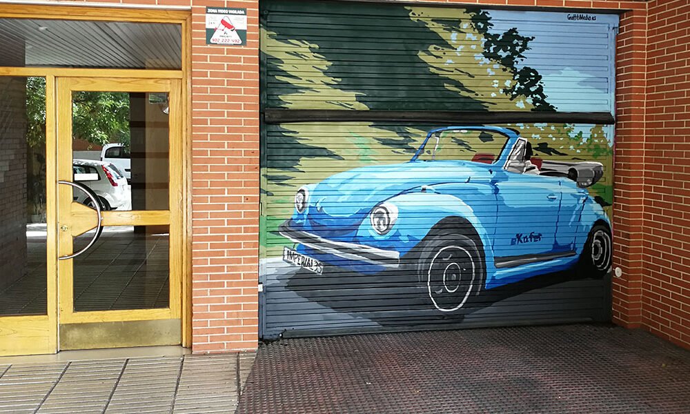 precioso-graffiti-de-coche Graffiti mural de coche ne puerta de garaje